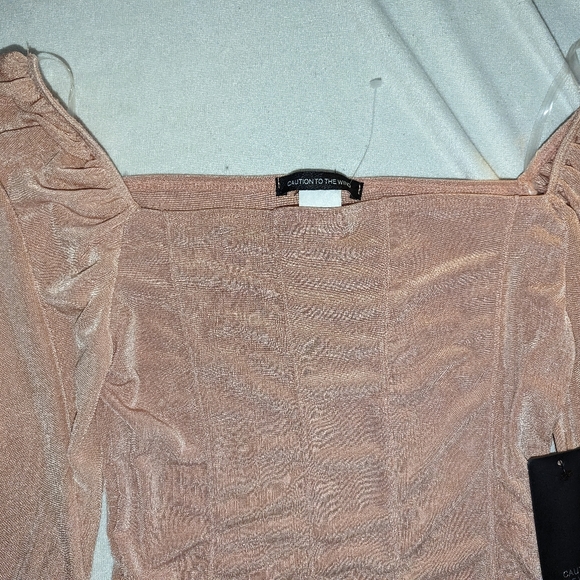 NWT , Small, Sleeved Crop Top - Picture 2 of 3